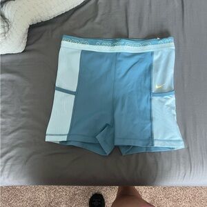 Nike Pro with pockets